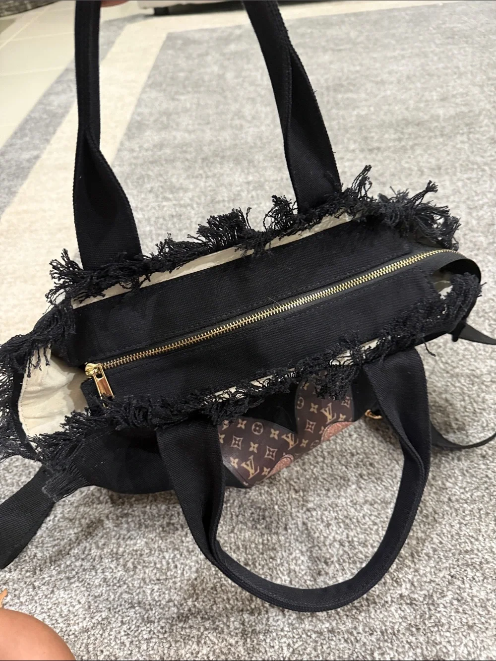 N/A stylish black